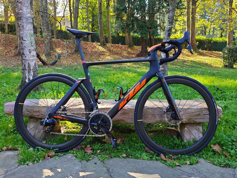 Used KTM REVELATOR LISSE SONIC 2021 2021 Road & Gravel, Black — image 1 of 8