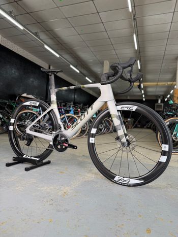 Used Scott Foil RC 30 2024 2024 Road & Gravel, White — image 2 of 25