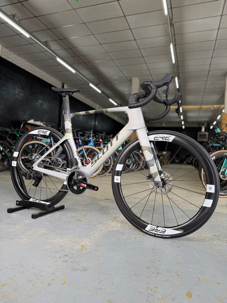 Used Scott Foil RC 30 2024 2024 Road & Gravel, White — image 2 of 25