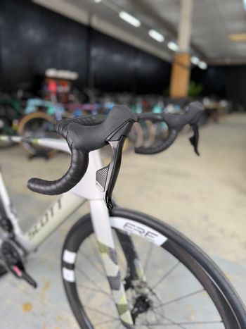 Used Scott Foil RC 30 2024 2024 Road & Gravel, White — image 5 of 25