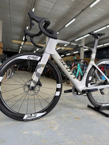 Used Scott Foil RC 30 2024 2024 Road & Gravel, White — image 17 of 25