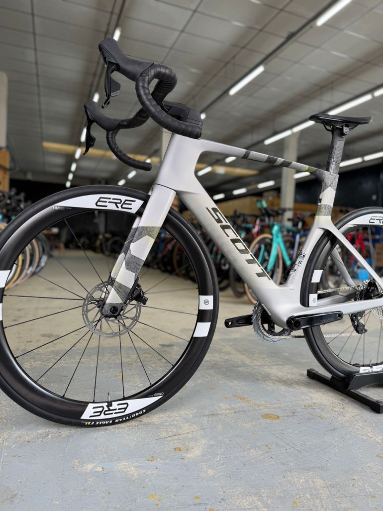 Used Scott Foil RC 30 2024 2024 Road & Gravel, White — image 17 of 25