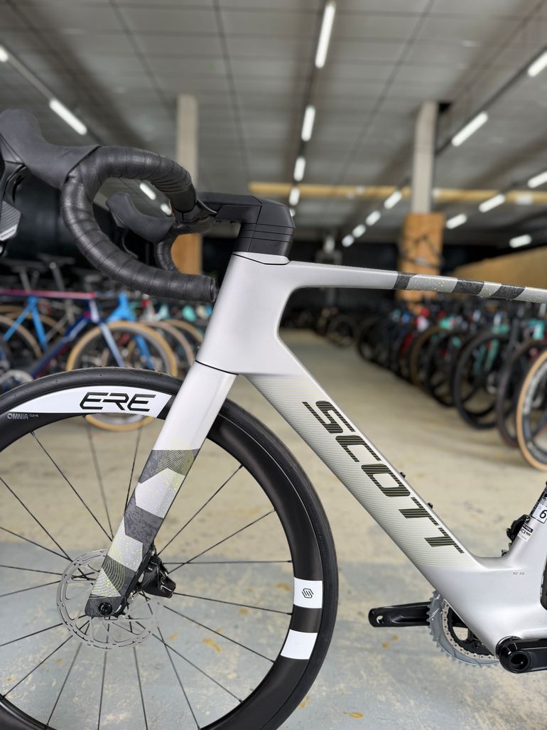Used Scott Foil RC 30 2024 2024 Road & Gravel, White — image 19 of 25