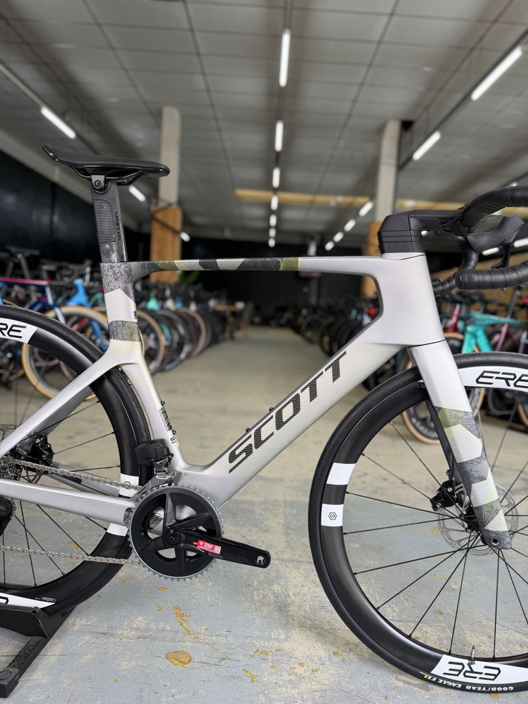 Used Scott Foil RC 30 2024 2024 Road & Gravel, White — image 13 of 25