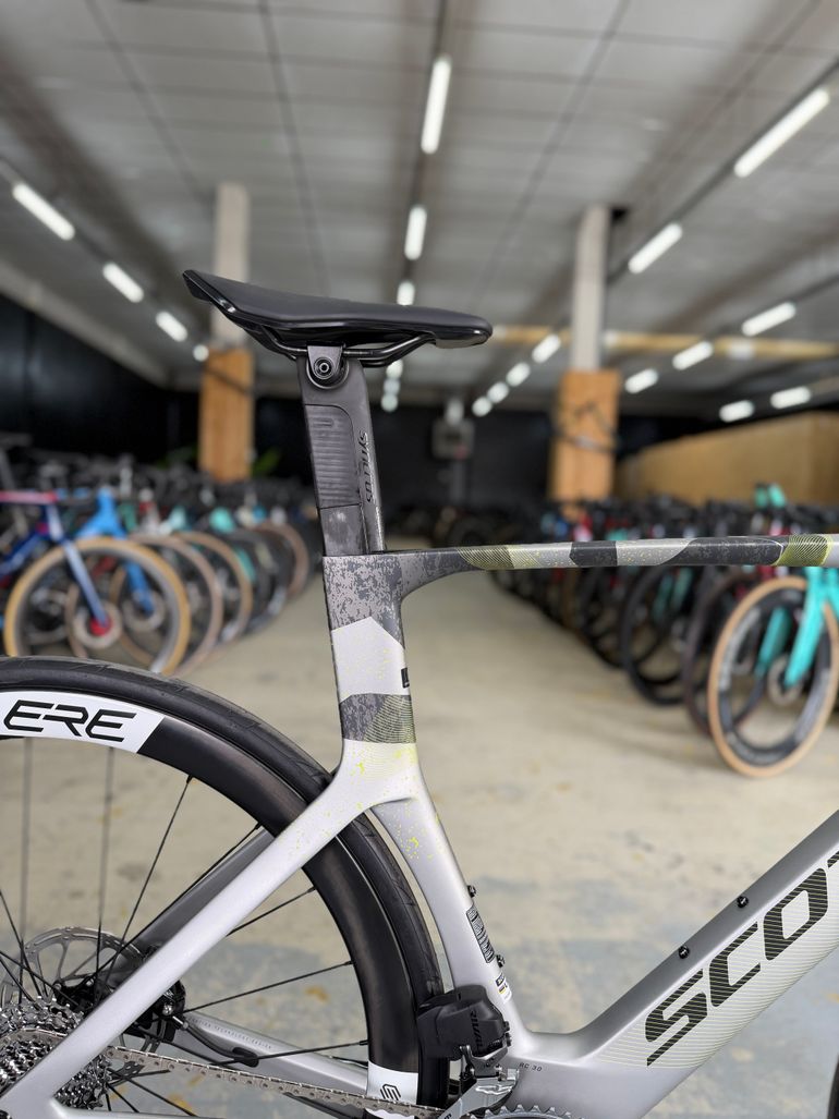 Used Scott Foil RC 30 2024 2024 Road & Gravel, White — image 9 of 25