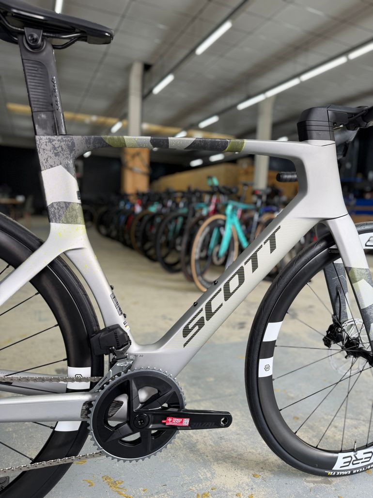 Used Scott Foil RC 30 2024 2024 Road & Gravel, White — image 12 of 25