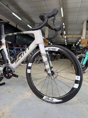 Used Scott Foil RC 30 2024 2024 Road & Gravel, White — image 3 of 25