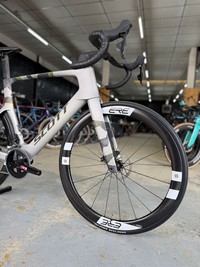 Used Scott Foil RC 30 2024 2024 Road & Gravel, White — image 3 of 25