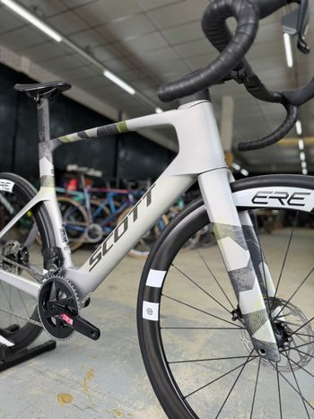 Used Scott Foil RC 30 2024 2024 Road & Gravel, White — image 4 of 25