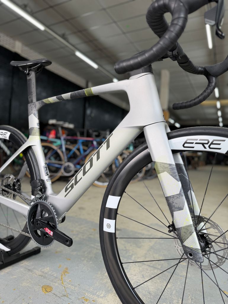 Used Scott Foil RC 30 2024 2024 Road & Gravel, White — image 4 of 25