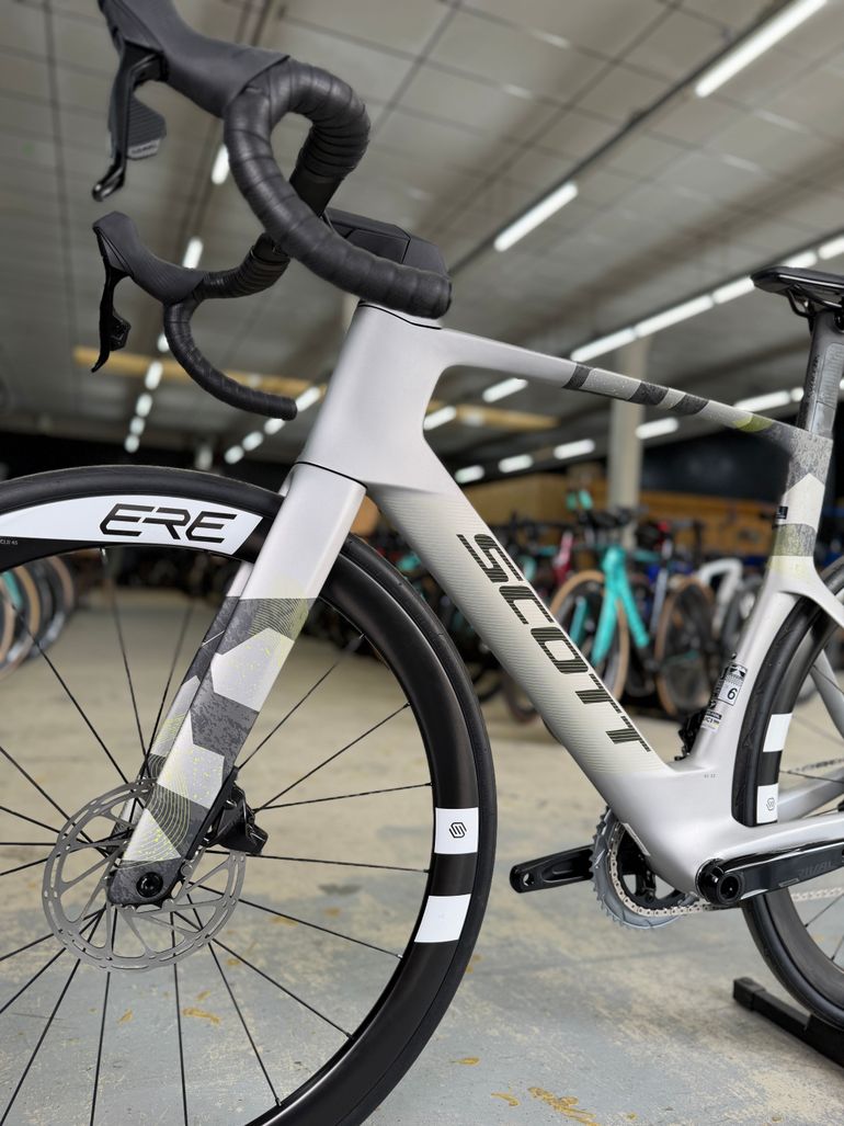 Used Scott Foil RC 30 2024 2024 Road & Gravel, White — image 18 of 25