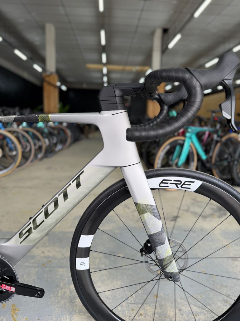 Used Scott Foil RC 30 2024 2024 Road & Gravel, White — image 7 of 25