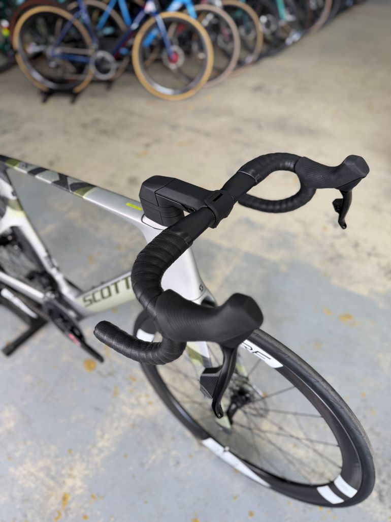 Used Scott Foil RC 30 2024 2024 Road & Gravel, White — image 6 of 25
