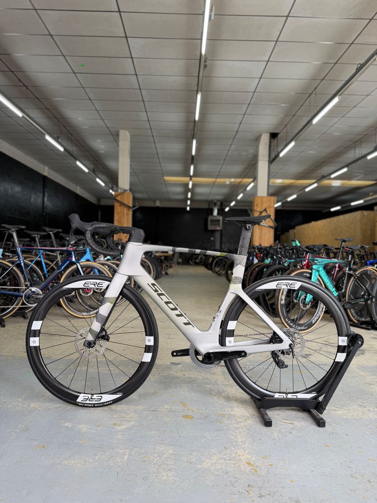 Used Scott Foil RC 30 2024 2024 Road & Gravel, White — image 16 of 25