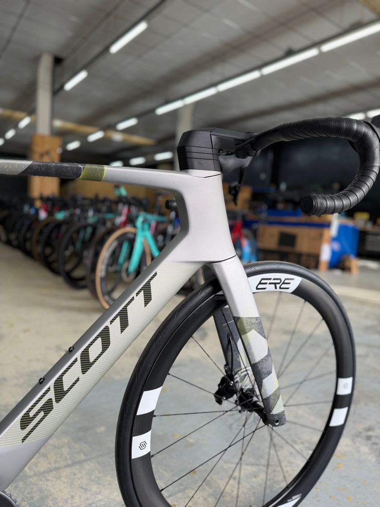 Used Scott Foil RC 30 2024 2024 Road & Gravel, White — image 8 of 25