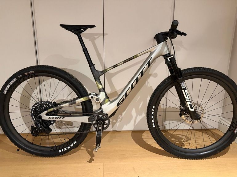 Used Scott Spark RC World Cup 2025 2025 Mountainbike, Light Gray, 29 — image 1 of 14