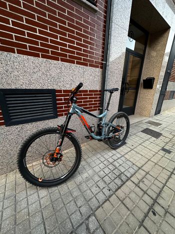 Used Giant Reign Advanced 0 2018 2018 Mountainbike, Light Gray, 27.5 — image 4 of 4