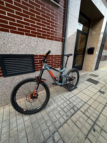 Giant Reign Advanced 0 2018 2018 Mountainbike de segunda mano, Gris claro — imagen 4 de 4