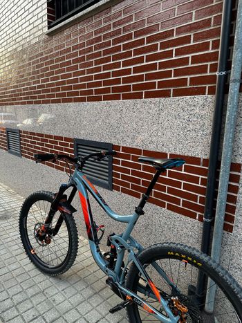 Used Giant Reign Advanced 0 2018 2018 Mountainbike, Light Gray, 27.5 — image 2 of 4