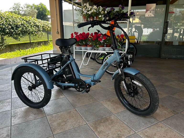 Used Fafrees Fafrees Custom 2025 Urban, Light Gray — image 1 of 6