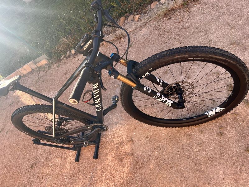 Used Canyon Exceed CF SLX 2024 2024 Mountainbike, Black, 29 — image 8 of 10