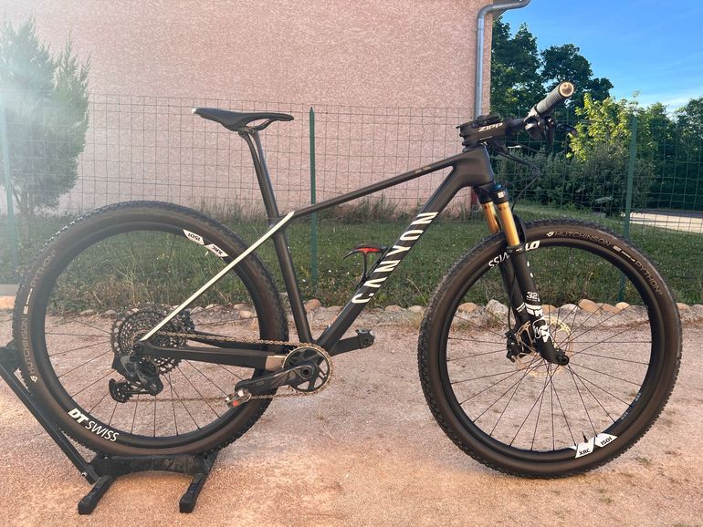 Used Canyon Exceed CF SLX 2024 2024 Mountainbike, Black, 29 — image 1 of 10