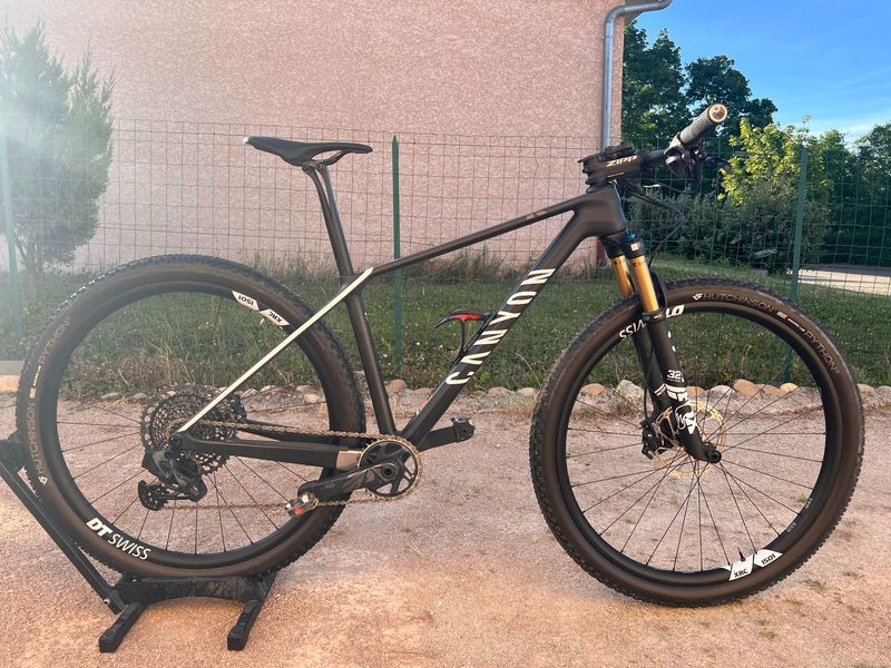 Used Canyon Exceed CF SLX 2024 2024 Mountainbike, Black, 29 — image 3 of 10