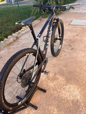 Used Canyon Exceed CF SLX 2024 2024 Mountainbike, Black, 29 — image 6 of 10
