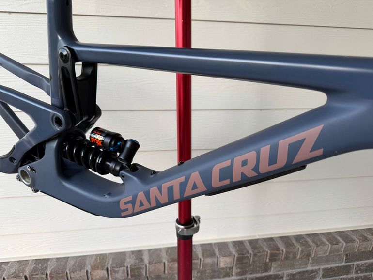 Used Santa Cruz Megatower Frameset 2021 Mountainbike, Light Gray — image 2 of 11
