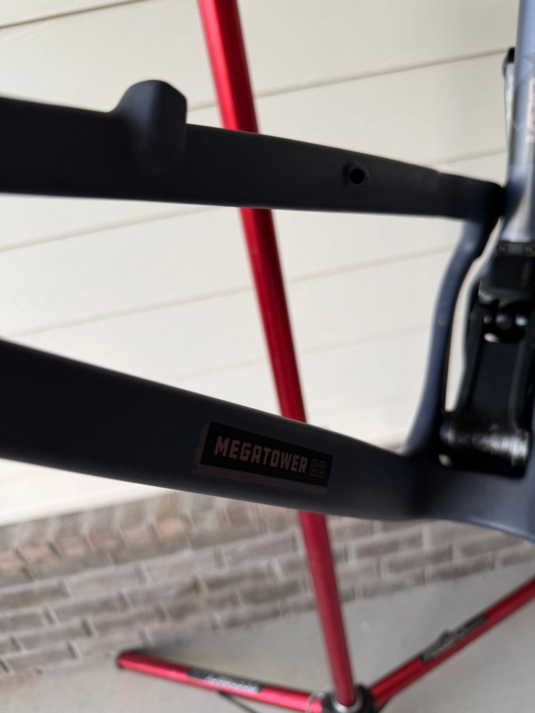 Used Santa Cruz Megatower Frameset 2021 Mountainbike, Light Gray — image 5 of 11