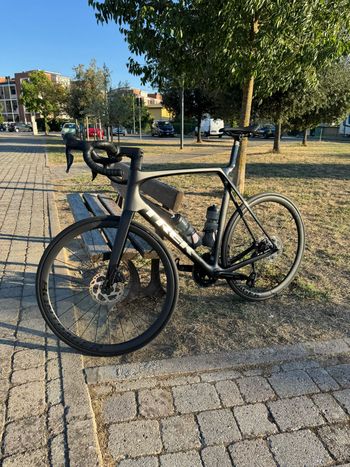 Used Trek Madone SL 6 Gen 8 2025 2025 Road & Gravel, Black — image 8 of 13