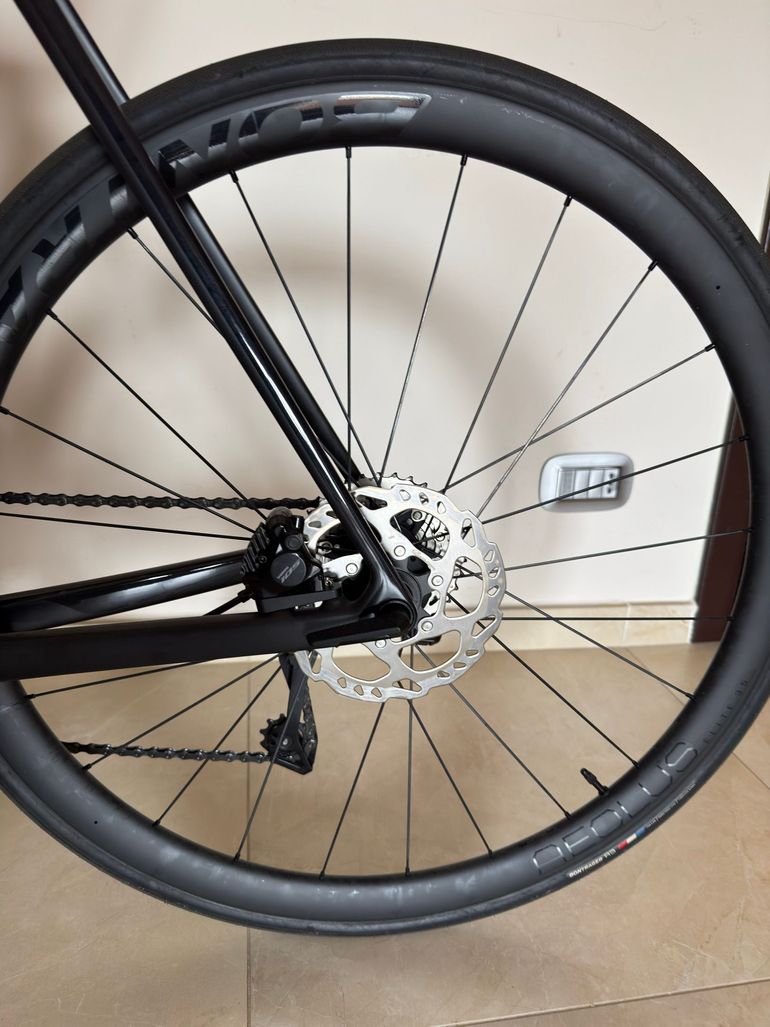 Used Trek Madone SL 6 Gen 8 2025 2025 Road & Gravel, Black — image 5 of 13