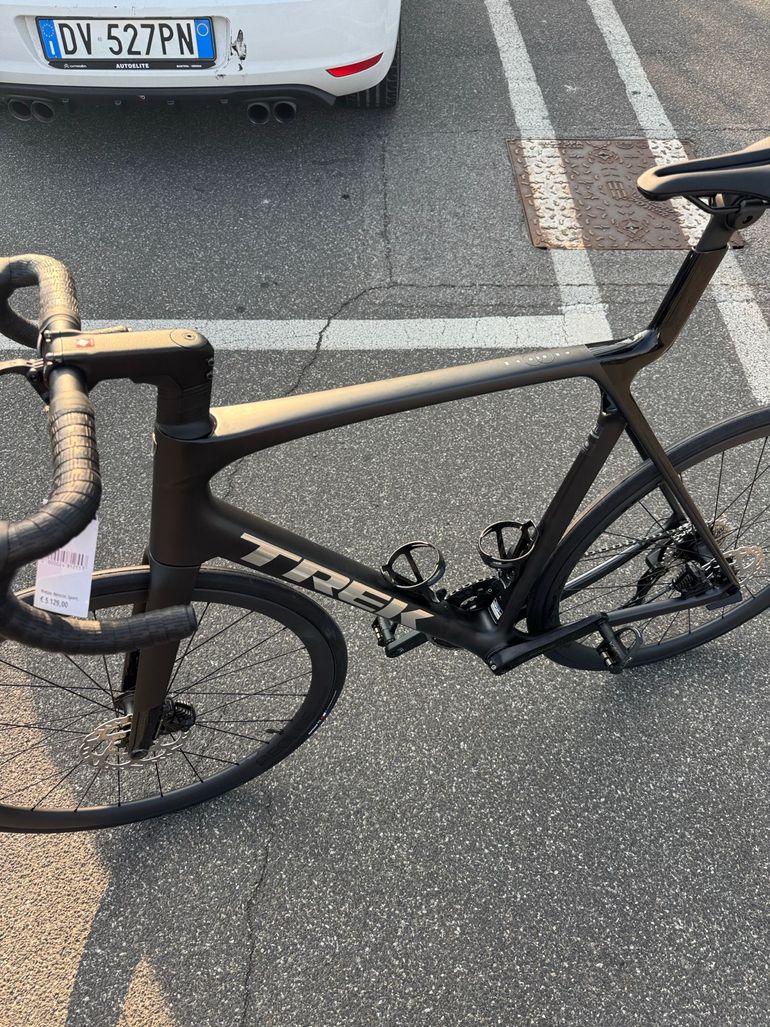 Used Trek Madone SL 6 Gen 8 2025 2025 Road & Gravel, Black — image 10 of 13