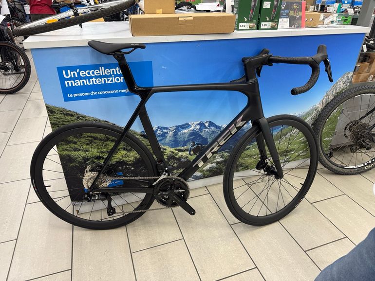Used Trek Madone SL 6 Gen 8 2025 2025 Road & Gravel, Black — image 9 of 13