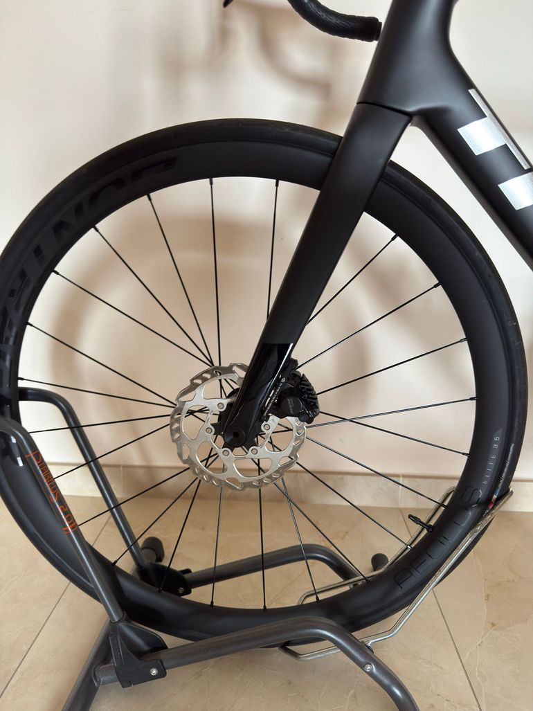 Used Trek Madone SL 6 Gen 8 2025 2025 Road & Gravel, Black — image 4 of 13