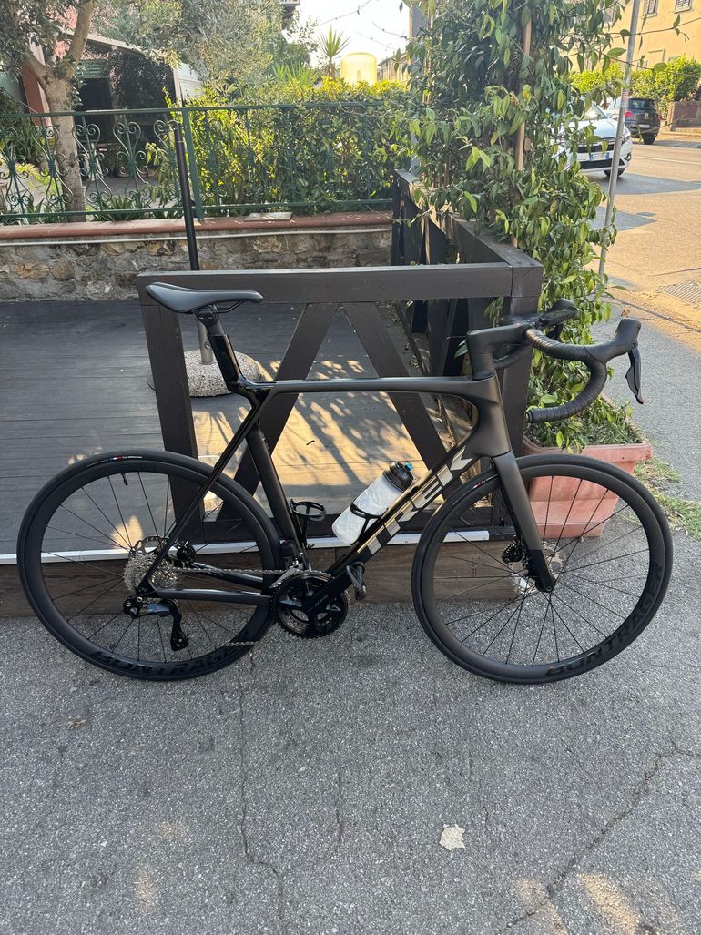 Used Trek Madone SL 6 Gen 8 2025 2025 Road & Gravel, Black — image 2 of 13