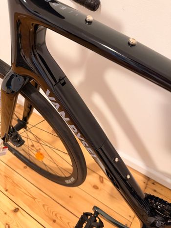 Used Endurance Rennrad EDR CF Toolbox Shimano Tiagra 2×10 schwarz Endurance Rennrad EDR CF Toolbox Shimano Tiagra 2×10 schwarz Custom Shimano Tiagra 2024 Road & Gravel — image 5 of 7