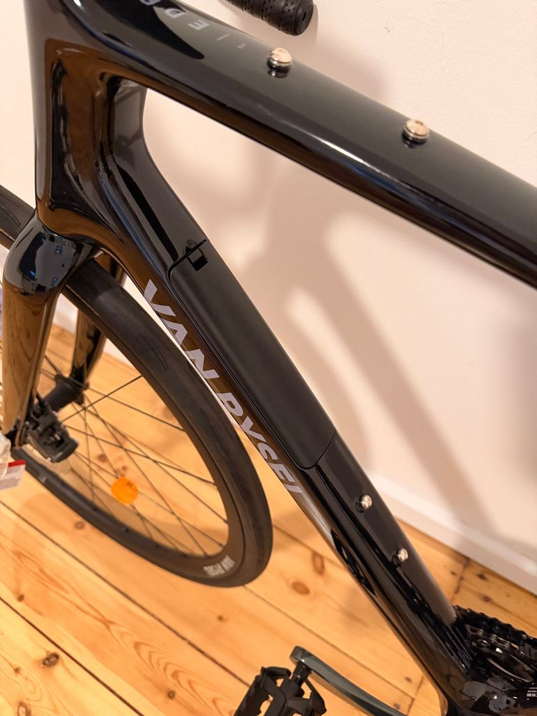 Used Endurance Rennrad EDR CF Toolbox Shimano Tiagra 2×10 schwarz Endurance Rennrad EDR CF Toolbox Shimano Tiagra 2×10 schwarz Custom Shimano Tiagra 2024 Road & Gravel — image 5 of 7