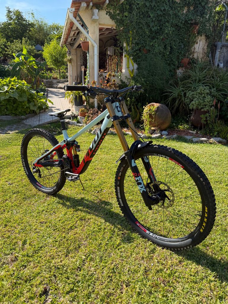 Used Pivot PHOENIX Pro Saint 2025 2025 Mountainbike, Blue, 27.5 — image 2 of 9