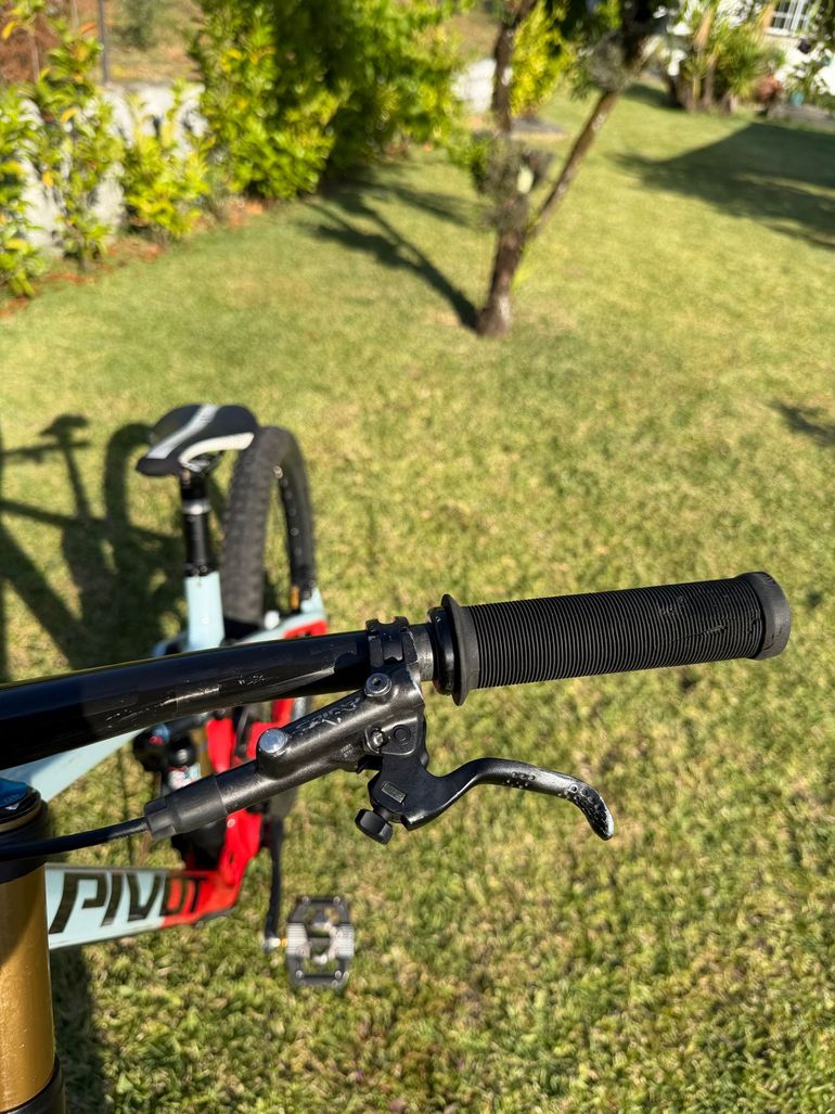 Used Pivot PHOENIX Pro Saint 2025 2025 Mountainbike, Blue, 27.5 — image 6 of 9
