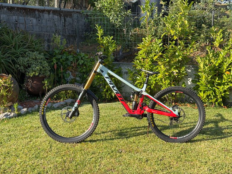 Used Pivot PHOENIX Pro Saint 2025 2025 Mountainbike, Blue, 27.5 — image 4 of 9
