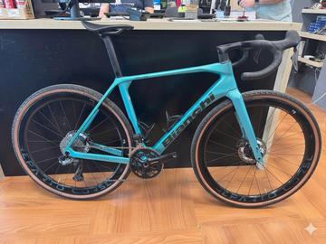 Używany Bianchi Impulso RC GRX 825 DI2 2026 2026 Road & Gravel
