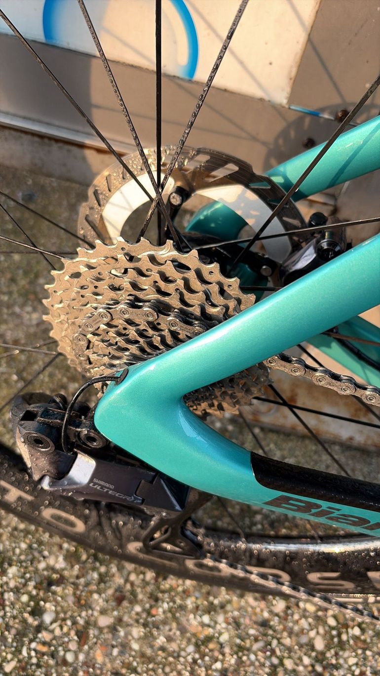Used Bianchi Oltre PRO SHIMANO ULTEGRA DI2 2025 2025 Road & Gravel, Blau — image 2 of 3