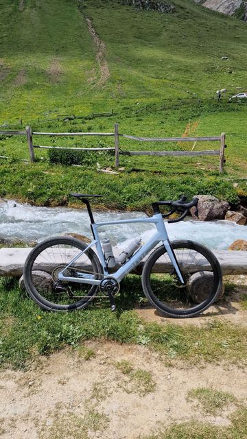 BMC Roadmachine 01 AMP X ONE 2023 2023 Road & Gravel usato, Blu — immagine 3 di 3