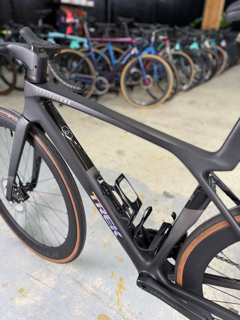 Used Trek Madone SLR 7 Gen 8 2025 2025 Road & Gravel — image 21 of 24