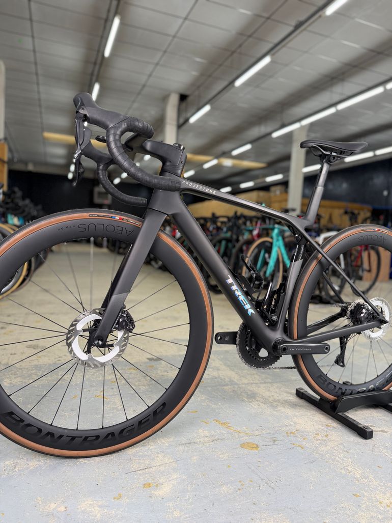 Used Trek Madone SLR 7 Gen 8 2025 2025 Road & Gravel — image 15 of 24