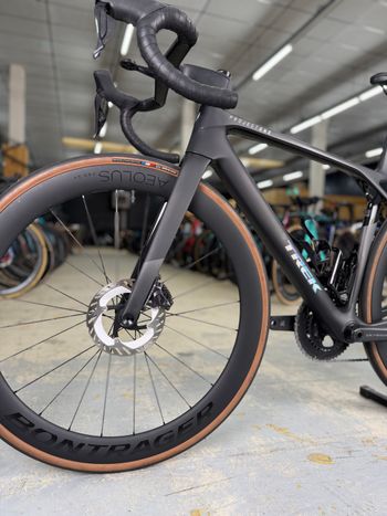Used Trek Madone SLR 7 Gen 8 2025 2025 Road & Gravel — image 16 of 24
