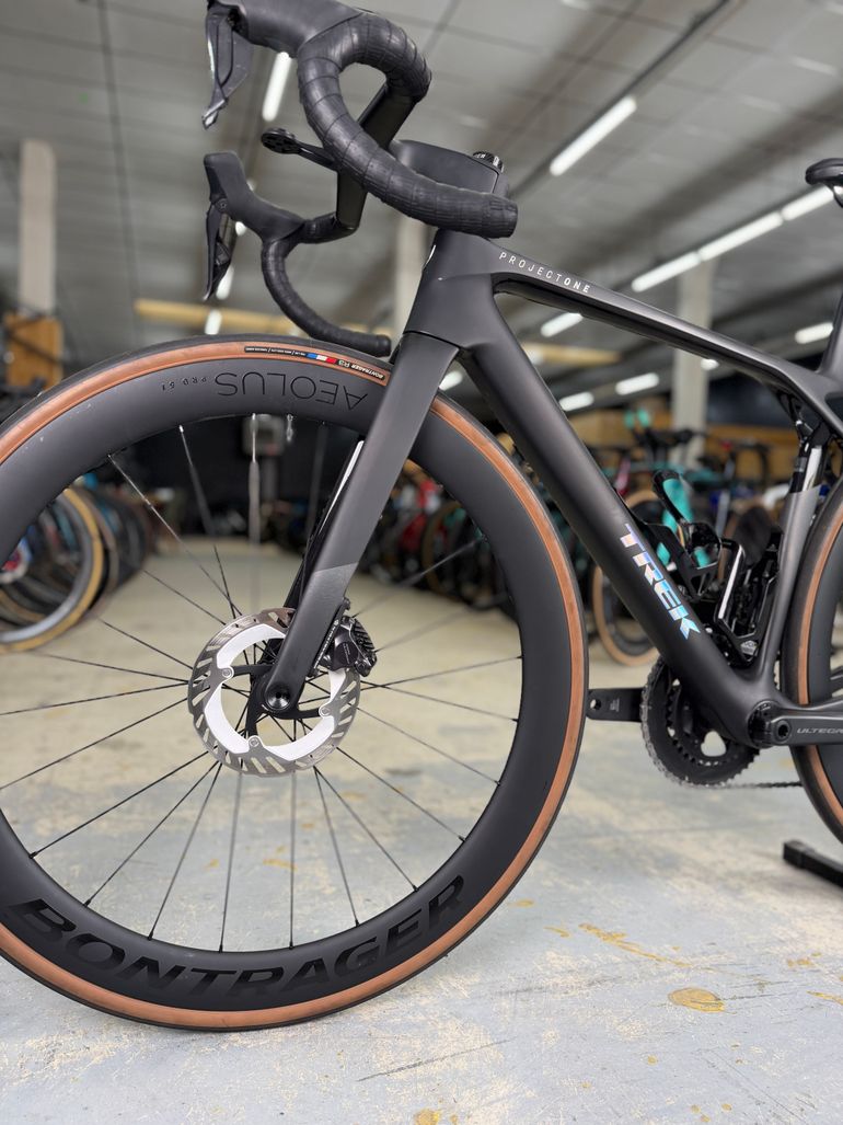 Used Trek Madone SLR 7 Gen 8 2025 2025 Road & Gravel — image 16 of 24