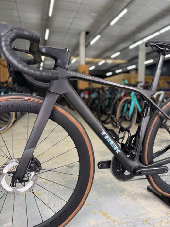 Used Trek Madone SLR 7 Gen 8 2025 2025 Road & Gravel — image 17 of 24