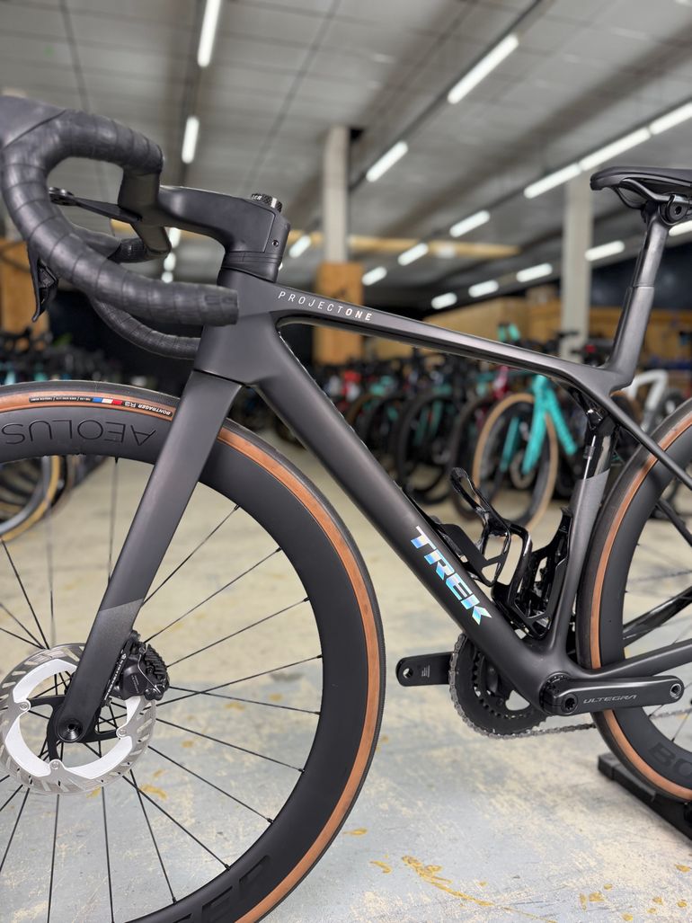 Used Trek Madone SLR 7 Gen 8 2025 2025 Road & Gravel — image 17 of 24